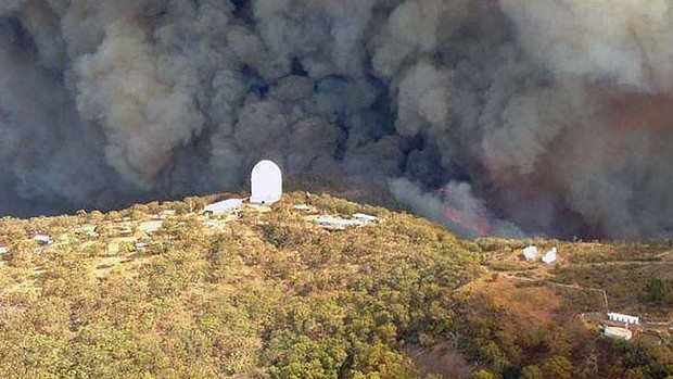 The fire in January 2013 approaching the Siding Spring Observatory