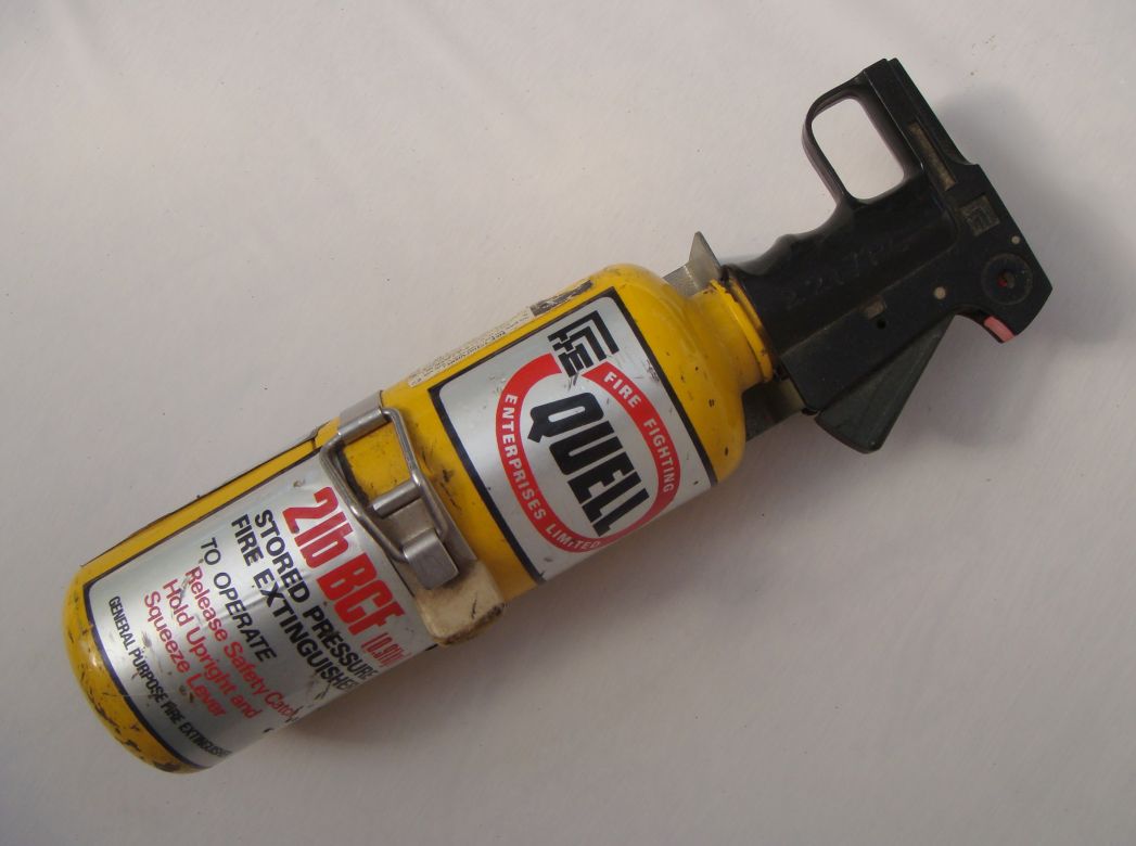 1973 Quell bromochlordifluoromethane Fire Extinguisher 2lb Fire Fighting Enterprizes Limited 395mm