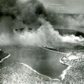 Cordeaux Dam Fire, 3 December, 1957. Courtesy of The Sydney Morning Herald.