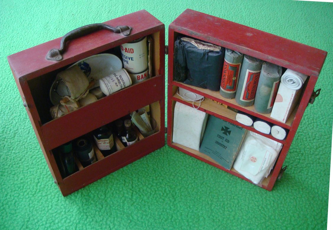 1955 Muscle Creek Firs Aid Kit 1955 Muscle Creek Firs Aid Kit