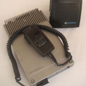1987 Radio Motorola Syntrx with Syntrx Microphone and Motorola Speaker 1987 Radio Motorola Syntrx with Syntrx Microphone and Motorola Speaker
