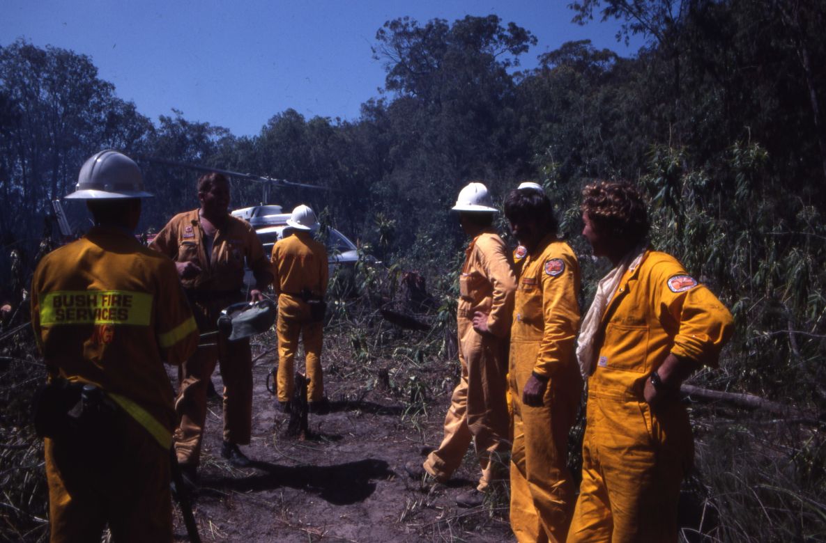 Cowan Fire, December 1993 BFS and NPWS at Cowan Fire, December 1993.